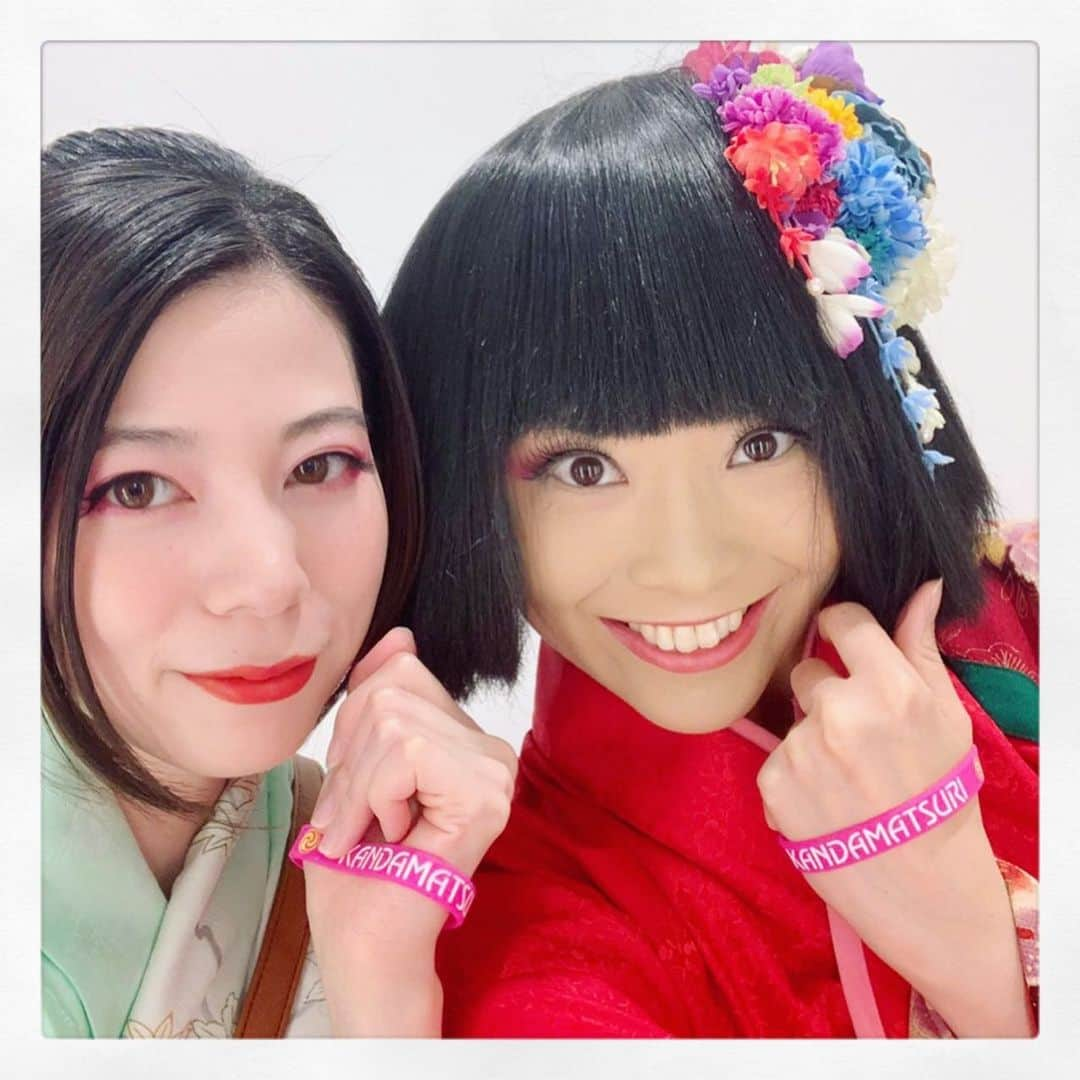 桜木梨奈さんのインスタグラム写真 - (桜木梨奈Instagram)「昨日も #神田明神 #座show へご来場頂きありがとうございました‼️ お縁ちゃん役の #五十嵐愛 ちゃんと。ぐふふw 少しずつ、お客様の数が増えていて嬉しい💕 またリピーターのお客様は些細な変化も面白がってくれて、それも楽しいですね😁🎵 来週は28日(火)、30日(木)に出演予定です⛩ ご来場お待ちしてます🤗  https://www.theshow.jp/  #座敷わらし #レストランショー #着物 #アイス美味しい」5月24日 20時57分 - rina_sakuragi