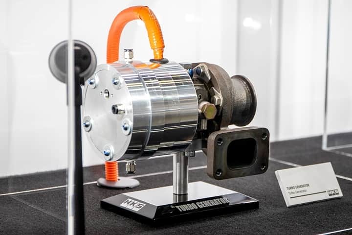 mistbahnさんのインスタグラム写真 - (mistbahnInstagram)「_ HKS -Vertical Layout Turbocharger -Electric Supercharger -Turbo Generator _ Shot on 23-May 2019 "AUTOMOTIVE ENGINEERING EXPO" at PACIFICO YOKOHAMA photo: @mistbahn _ _ HKS is known as a tuning parts maker, but HKS is also a supercharger supplier for car makers. _ _ JP) 2019年5月23日 パシフィコ横浜「人とくるまのテクノロジー展2019」で撮影。 HKSさんのブースにて。 HKSはコンシューマにはチューニングブランドとして認知されていますが、数年前から、自動車メーカなどを対象としたスーパーチャージャーをメインとしたサプライヤーさんでもあります。 _ _ #jsae #jsae2019 #人とくるまのテクノロジー展 #人とくるまのテクノロジー展2019 #automotive #automotiveengineering #automotivetechnologies #人テク #人テク展 #hks #過給器 #supercharger #スーパーチャージャー #turbocharger #turbo #ターボチャージャー #ターボ #echarger #電動ターボ #ebooster #電動コンプレッサ #電動スーパーチャージャー #compressor #kompressor」5月24日 21時02分 - mistbahn