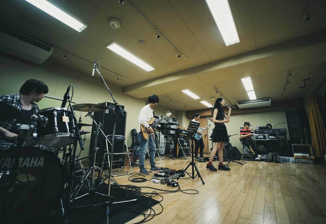 Miliのインスタグラム：「Rehearsal  #mili #projectmili #rehearsal」