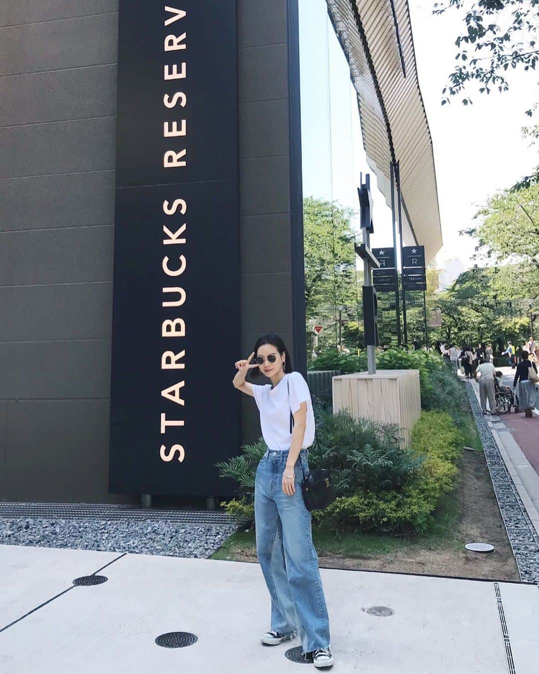 斎藤有沙さんのインスタグラム写真 - (斎藤有沙Instagram)「ずっと来てみたかったーー！❤️ #STARBUCKSRESERVEROASTERYTOKYO 🇯🇵 ㅤㅤㅤㅤㅤㅤㅤㅤㅤㅤㅤㅤㅤ いやはや、素晴らしいの一言です…👏🏻 美味しいドリンクにフード… 店員さんの素敵な笑顔と接客… おしゃれな内装にゆったりとした空間… ㅤㅤㅤㅤㅤㅤㅤㅤㅤㅤㅤㅤㅤ 値段は高いけど それだけの価値が充分にありました…👏🏻✨ ㅤㅤㅤㅤㅤㅤㅤㅤㅤㅤㅤㅤㅤ ちょこちょこお店の前は通ってはいたけど 初めて入る記念で、記念撮影しちゃったり😘笑 全てが映えでした😘笑 ㅤㅤㅤㅤㅤㅤㅤㅤㅤㅤㅤㅤㅤ デニムは @ant__official です👖♡ ㅤㅤㅤㅤㅤㅤㅤㅤㅤㅤㅤㅤㅤ #ANT#ANTJEANS#アント」5月24日 21時10分 - i_am_arinko