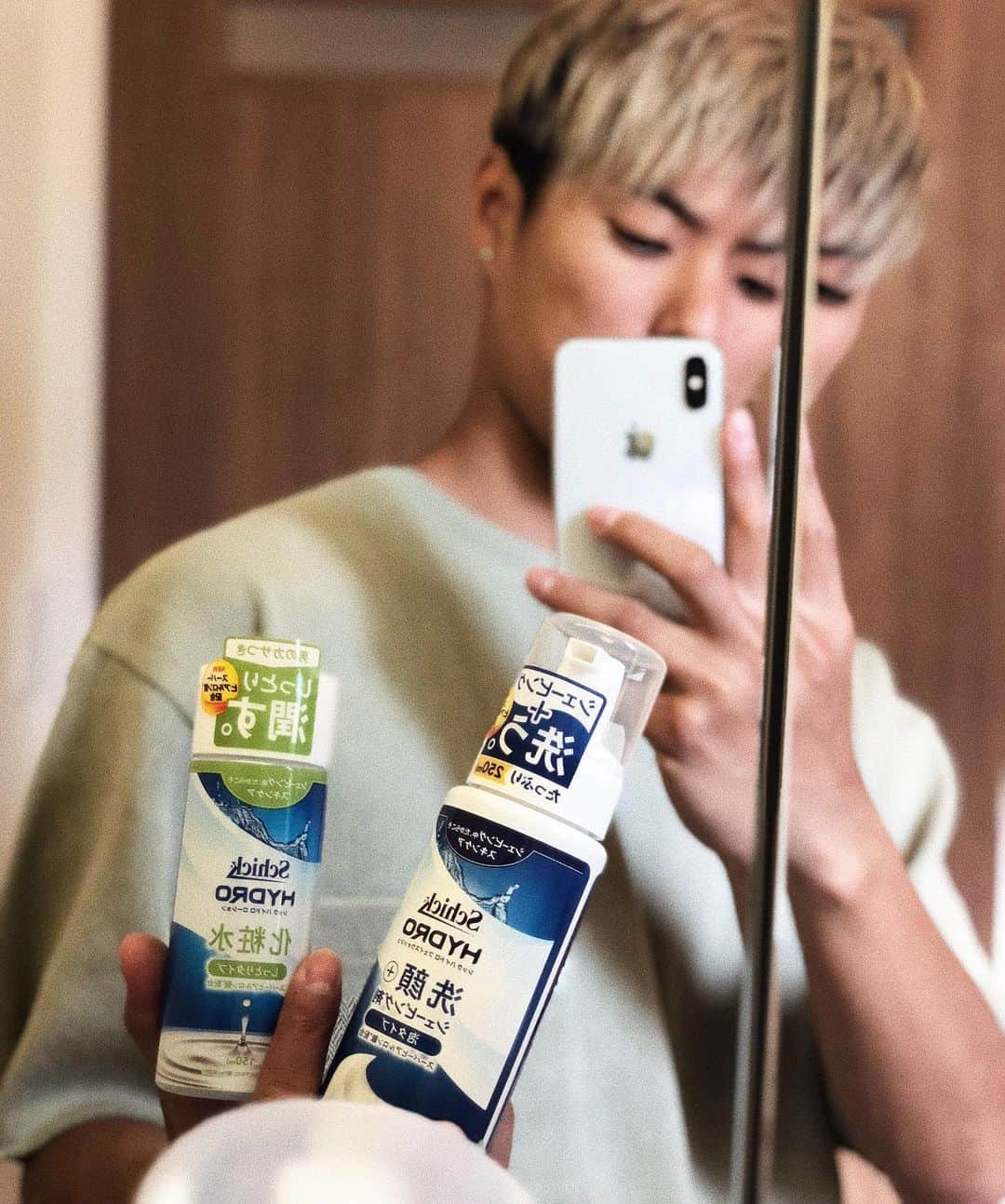 Yuma Yamashitaさんのインスタグラム写真 - (Yuma YamashitaInstagram)「. . 洗顔からシェービングまでこれ1本💁‍♂️ @schickjapan_official  ヒゲソリ後は水分を吸収しやすいタイミングみたいだから、男性の肌に合った製品でスキンケアをしないとね🙋‍♂️ . そんなアフターケアは化粧水でしっかりと保湿🙆‍♂️ . 洗顔ついでに髭を伸ばしていない部分をしっかりと剃り、夏場に嬉しいサラッとした仕上がりになったよ🧔  #Schickのある生活 #剃ったら潤す #Schick #シックハイドロ #PR」5月24日 21時17分 - yuma_andagi