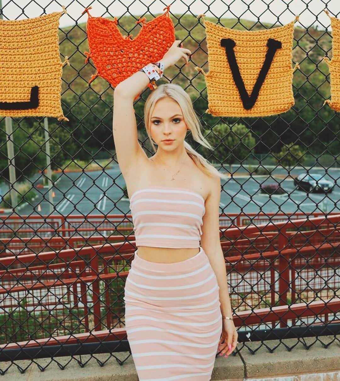 SHEINさんのインスタグラム写真 - (SHEINInstagram)「Your Sunday style inspiration from @jordynjones. 🔍Search:696324 🔗Link in bio. #SHEIN #SHEINgals #SHEINstyle #striped #skirt」5月24日 21時13分 - sheinofficial