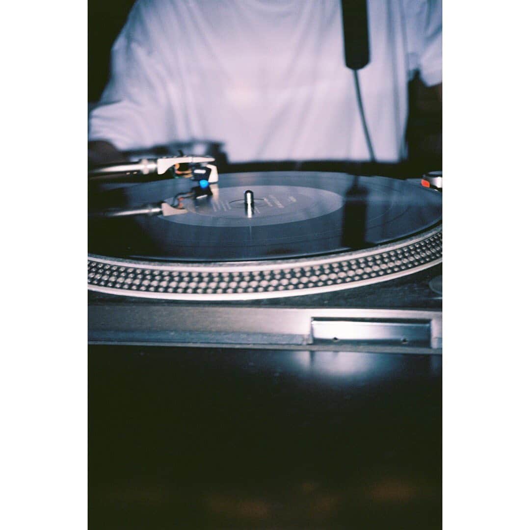 島田翼さんのインスタグラム写真 - (島田翼Instagram)「音楽聴きたい。 聴きたくない瞬間なんてそんなにないんだけどね。 #vinyl」5月24日 21時14分 - tsubasa_shimada