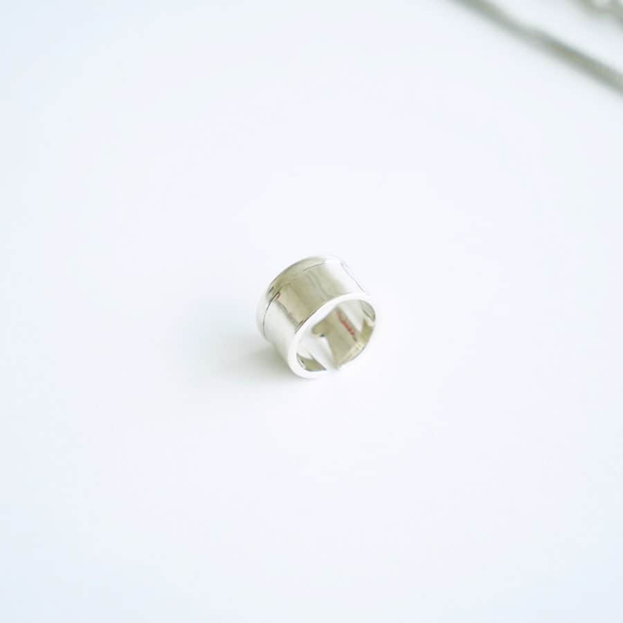 EDIFICEさんのインスタグラム写真 - (EDIFICEInstagram)「【Philippe Audibert】﻿﻿ ﻿﻿ 夏に活躍する“品”を感じさせるアクセサリーブランド《Philippe Audibert》。﻿ ﻿ 精巧な作りと、アンティークライクな雰囲気、また高いコストパフォーマンスと男女問わずつけられるユニセックスなデザインから、多くの顧客を抱えるフランスを代表するアクセサリーブランドです。﻿ ﻿ ﻿﻿ ﻿﻿ ﻿﻿ Accessories : 【Philippe Audibert】¥10,000+tax 〜 ¥14,000+tax﻿ ﻿﻿ ﻿﻿ ﻿﻿ ﻿﻿ ﻿﻿ ﻿﻿ #edifice #philippeaudibert #silver #silverjewelry #silveraccessory #minimaldesign #frenchbrand #jewelrydesign #handmadejewelry #mensfashion #menswear #mensstyle #menwithclass #menwithstyle #mensclothing #mensclothes #dapper #dapperman #dapperstyle #エディフィス #フィリップオーディベール」5月24日 21時23分 - edifice.jp