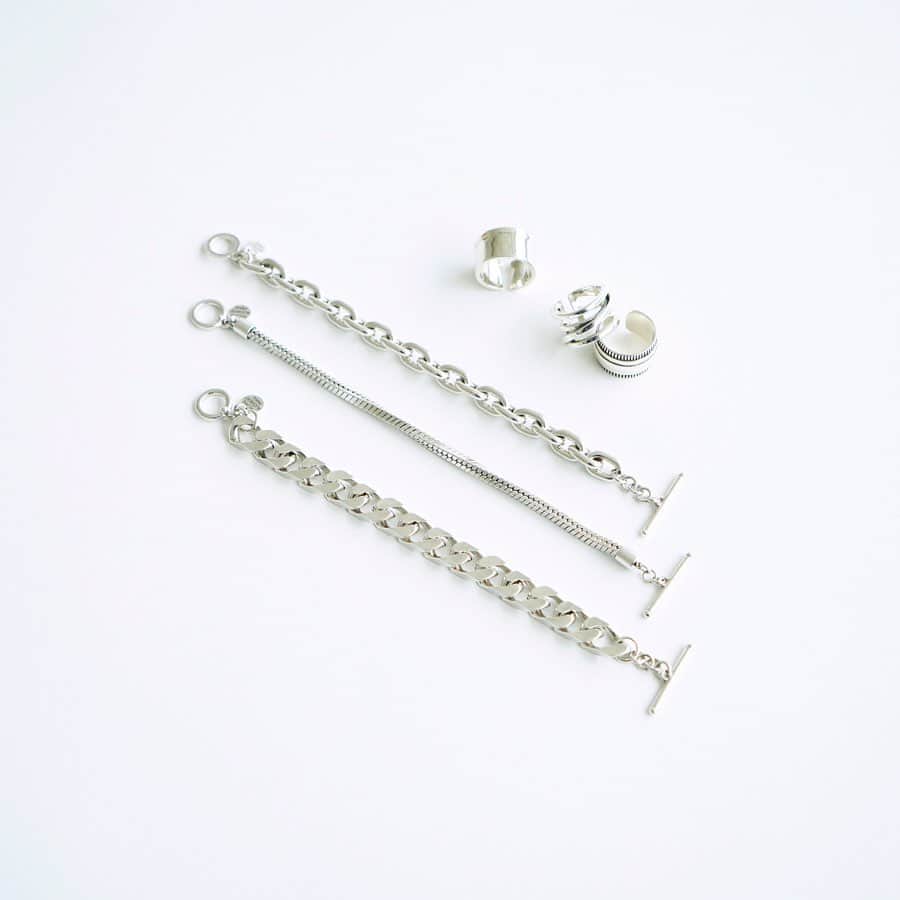 EDIFICEさんのインスタグラム写真 - (EDIFICEInstagram)「【Philippe Audibert】﻿﻿ ﻿﻿ 夏に活躍する“品”を感じさせるアクセサリーブランド《Philippe Audibert》。﻿ ﻿ 精巧な作りと、アンティークライクな雰囲気、また高いコストパフォーマンスと男女問わずつけられるユニセックスなデザインから、多くの顧客を抱えるフランスを代表するアクセサリーブランドです。﻿ ﻿ ﻿﻿ ﻿﻿ ﻿﻿ Accessories : 【Philippe Audibert】¥10,000+tax 〜 ¥14,000+tax﻿ ﻿﻿ ﻿﻿ ﻿﻿ ﻿﻿ ﻿﻿ ﻿﻿ #edifice #philippeaudibert #silver #silverjewelry #silveraccessory #minimaldesign #frenchbrand #jewelrydesign #handmadejewelry #mensfashion #menswear #mensstyle #menwithclass #menwithstyle #mensclothing #mensclothes #dapper #dapperman #dapperstyle #エディフィス #フィリップオーディベール」5月24日 21時23分 - edifice.jp