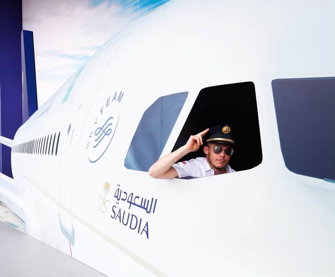 アンドレ・ロッテラーさんのインスタグラム写真 - (アンドレ・ロッテラーInstagram)「Ready to take off with @saudi_airlines :-) Nice both to visit at the Berlin E-prix @fiaformulae」5月24日 21時33分 - andre_lotterer