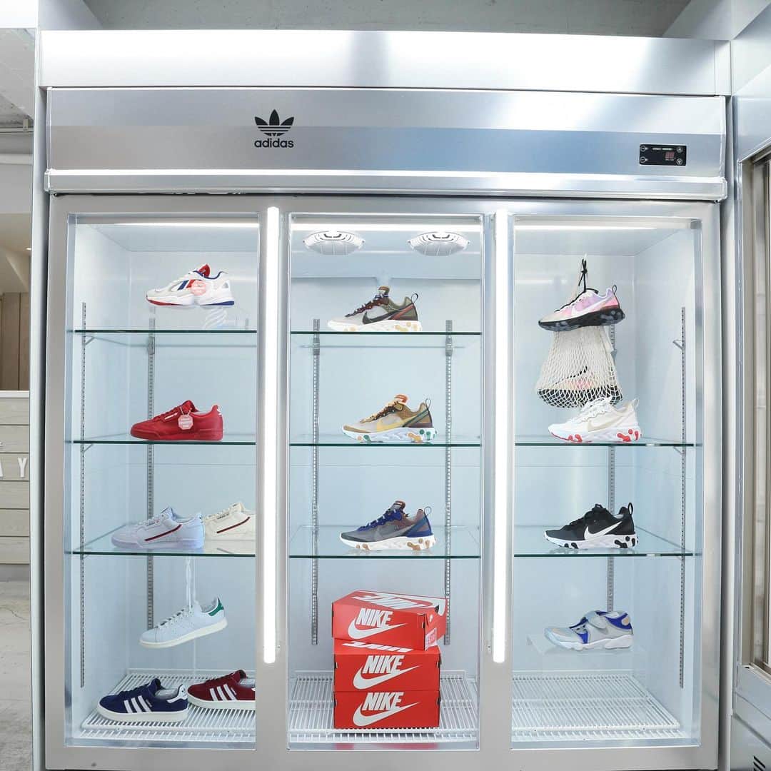 アトモスガールズ/atmos girlsさんのインスタグラム写真 - (アトモスガールズ/atmos girlsInstagram)「. いよいよ明日！！ 2019/5/25(SAT)GRAND OPEN✨ atmosレディース業態では初のスニーカーオンリーショップとなる竹下通り店には「adidas Originals」「NIKE SPORTSWEAR」「PUMA」のIN SHOPが登場します。 フロアは〝Shoes Kitchen′′をコンセプトに展開。 更に今年4月に「atmos Heart 渋谷センター街店」2Fにオープンし、瞬く間に話題となった『白い恋人ソフトクリーム』IN SHOPが待望の都内2店舗目をオープン致します。 @atmos_pink_official . ■ 店舗概要 店舗名称:atmos pink 竹下通り店(白い恋人ソフトクリームIN SHOP 名称:アトモス ピンク竹下通り店 白い恋人ソフトクリームストア) 所在地:〒150-0001 東京都渋谷区神宮前1-6-8 電話番号:03-6804-2113 営業時間:11:00-20:00 . #atmospink #atmos #白い恋人ソフトクリーム #アトモス #竹下通り#ISHIYA#白い恋人#softcream」5月24日 21時33分 - atmos_pink_official