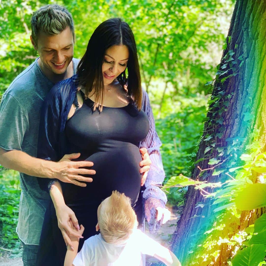 ニック・カーターさんのインスタグラム写真 - (ニック・カーターInstagram)「Thank You God for giving us the greatest gift we could ever ask for 🌈. #pregnant #werepregnant #babykisses #happiness #family」5月24日 21時34分 - nickcarter