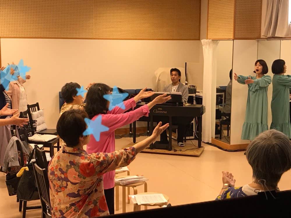 のインスタグラム：「今日は５月最後のゆうゆうミュージック倶楽部でした♩ ありがとうございました🙏  そして！レッスン後は東京に移動し、事務所で明日のLiveに向けて諸々最終調整してきました！！ 明日の本番がとても楽しみです💓 お越し頂く皆さま、どうぞよろしくお願い致します♩  尚、13時、18時共、当日券もご用意出来ると思いますので、今後のお問い合わせは会場までお願い致します♩♩ おそらく直接お越し頂きましても大丈夫です♩  皆さまとお会い出来ますのを心より楽しみにしております☺️」