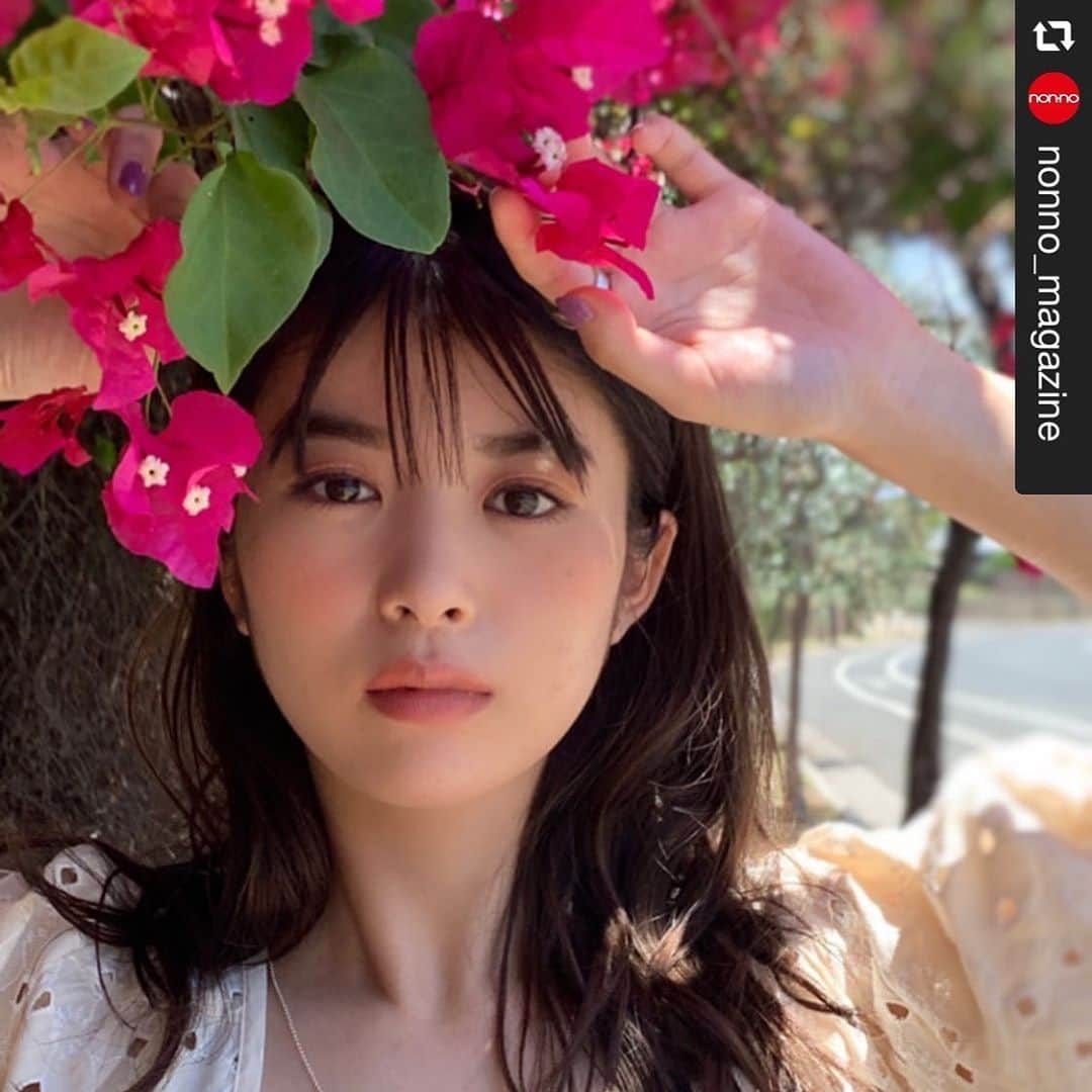 馬場ふみかさんのインスタグラム写真 - (馬場ふみかInstagram)「. non-no🌺  #repost @nonno_magazine via @PhotoAroundApp  夏日だった金曜の夜に癒しのOFFSHOTを投下🌺 まぶしすぎるよふみちゃん🌈✨ 巻頭特集ぜひチェックしてね！  #馬場ふみか #ふみふみ #週末も暑くなりそう💦  #夏服はnonnoでチェック😉 #百合だのかんだの もFODでチェック👏 #nonno_magazine #nonno #swimwear #hawaii」5月24日 21時44分 - fumika_baba