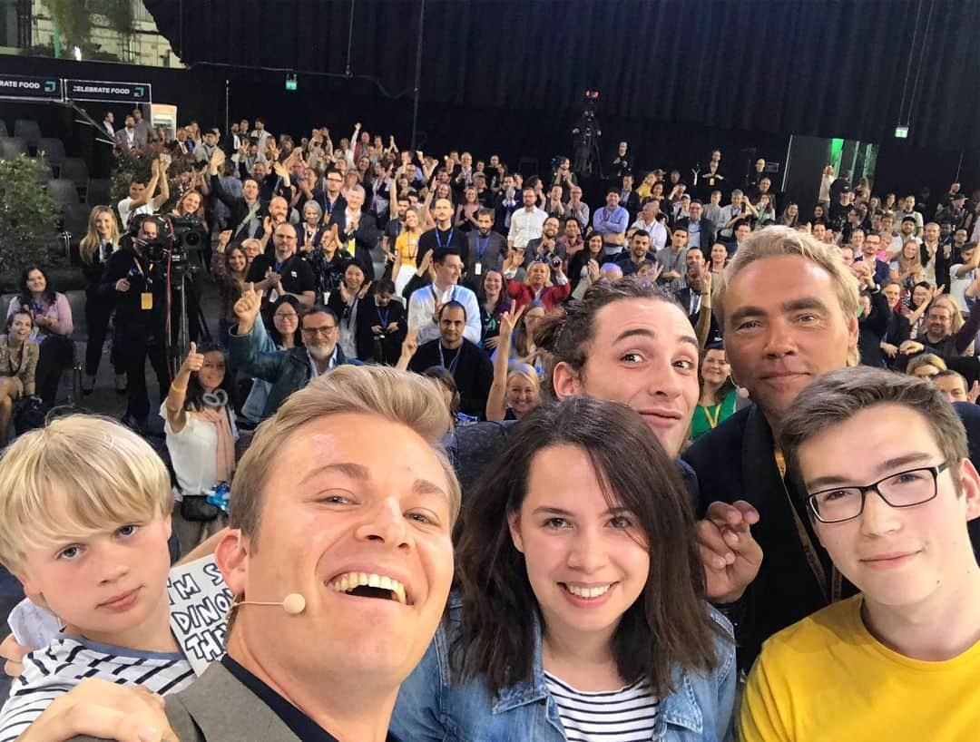 ニコ・ロズベルグさんのインスタグラム写真 - (ニコ・ロズベルグInstagram)「FRIDAYS FOR FUTURE!! big thank you for joining @johanernst and me on stage 🙌🏻🙌🏻 Emil, du biste der beste!!」5月24日 21時47分 - nicorosberg