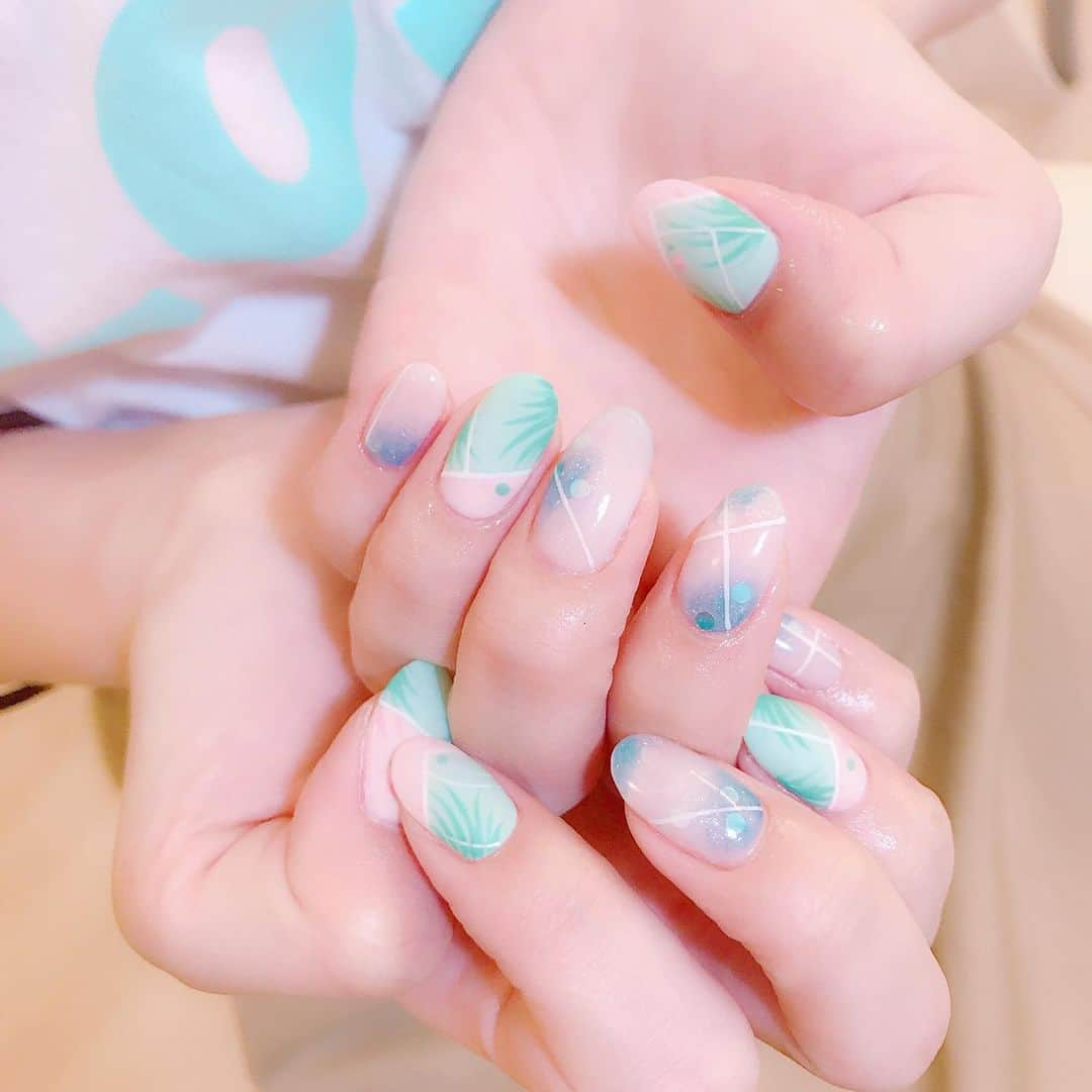 なかやまちえこさんのインスタグラム写真 - (なかやまちえこInstagram)「デザインお伝え頂いた中からmix! #nail #nails #nailart #ネイル #美甲 #ネイルアート  #clou #nagel #ongle #ongles #unghia #japanesenailart #manucure #네일 #젤네일 #네일아트 #네일리스트 #japanesenails #manicurist #gelnails #サマーネイル #summernails #夏ネイル #木村ミサ ちゃん」5月24日 21時59分 - chiekonakayama