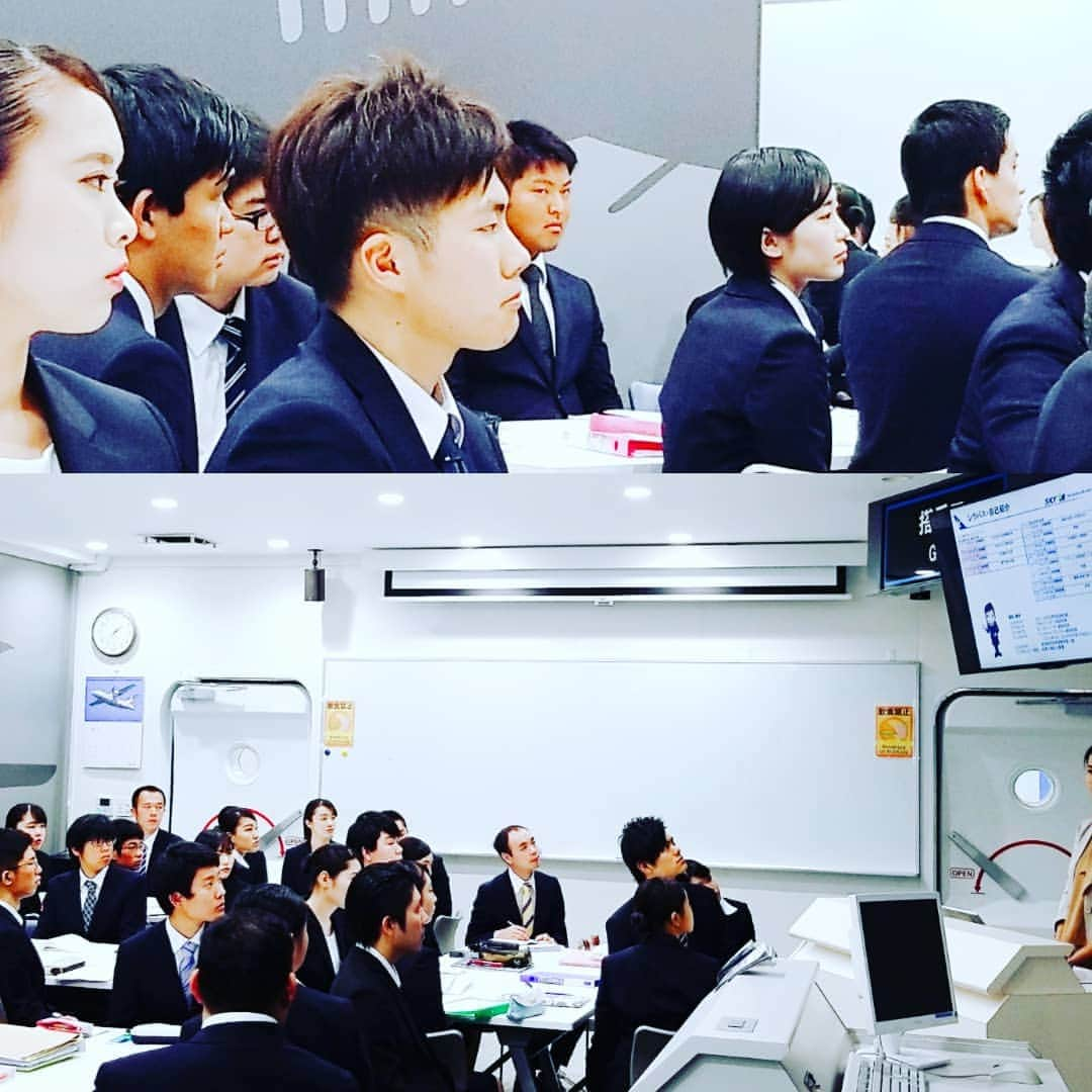 東京観光専門学校さんのインスタグラム写真 - (東京観光専門学校Instagram)「エアラインサービス学科です🛫 今週は、現役航空会社の方の授業がありました。 『今』の業界事情や、専門的なお話がたくさん聞けました✨ 1年生のみんなは、キラキラした目で聞いていました❗  #エアライン #エアライン就活 #グランドスタッフ #グランドハンドリング #キャビンアテンダント #航空会社 #航空業界 #空港 #空港好き #空港」5月24日 21時55分 - tokan_1967