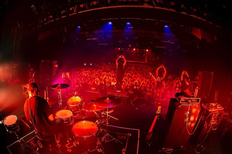 Crystal Lakeさんのインスタグラム写真 - (Crystal LakeInstagram)「THANK YOU @rottengraffty & NAGOYA!! Photo: @taka_tallman  #CrystalLake #RottenGraffty」5月24日 21時56分 - crystallake777