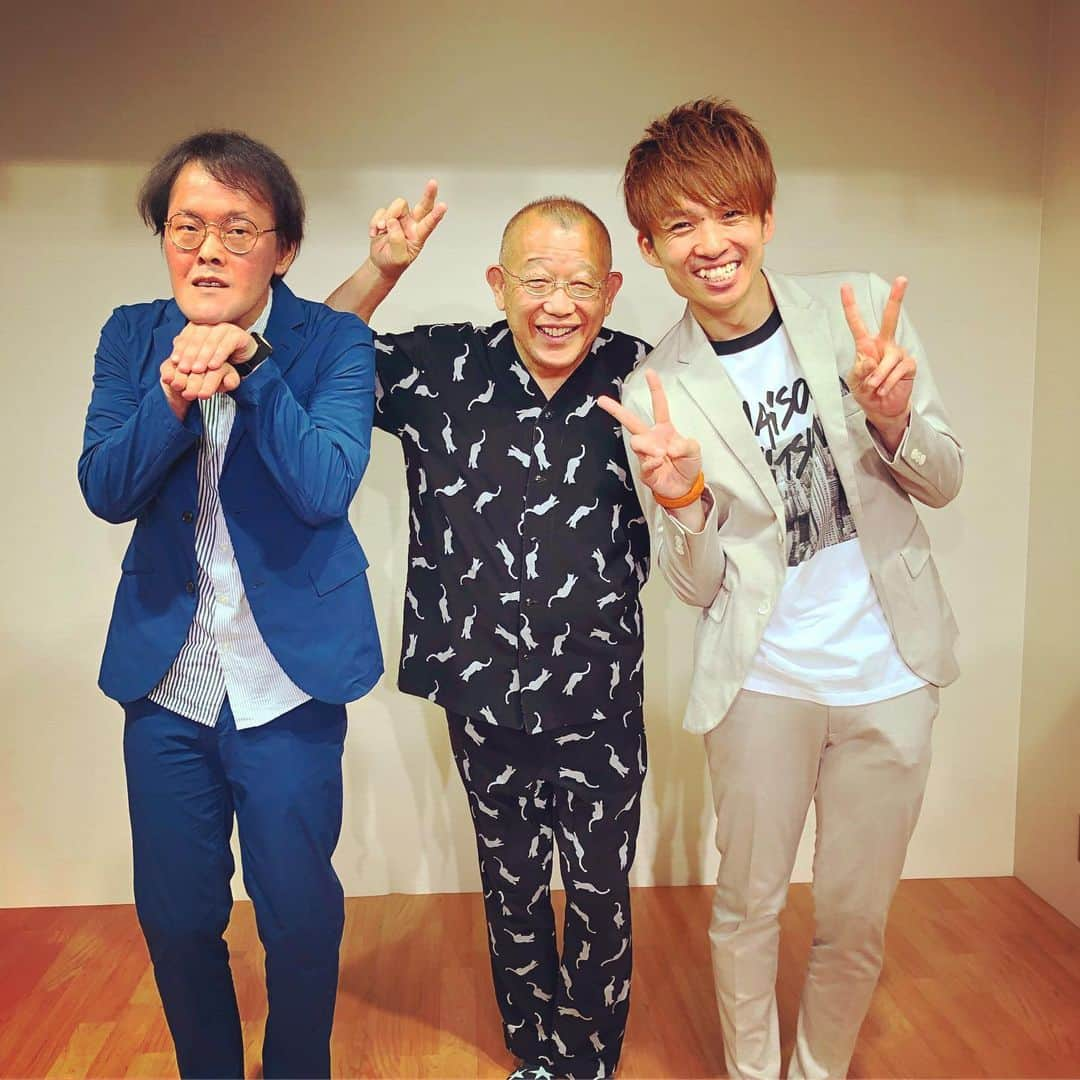 河井ゆずるさんのインスタグラム写真 - (河井ゆずるInstagram)「なんとも光栄な事に、鶴瓶師匠の『無学』にお呼び頂きました。  先々月のゲスト・あいみょんさん→先月のゲスト・リリーフランキーさん→今月アインシュタイン。  いや、落差っ！！！！！！ 若手芸人から歌手、俳優、タレント、ノーベル賞受賞者、あらゆるジャンルのゲストの方々とされてこられた無学は来月でなんと20周年だそうです。  鉄人です。  また出させて頂けるよう頑張ります🔥」5月24日 21時57分 - kawaiyuzuru