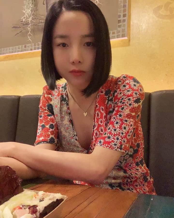 キム・ボヒョンのインスタグラム：「아 배고팠으~」