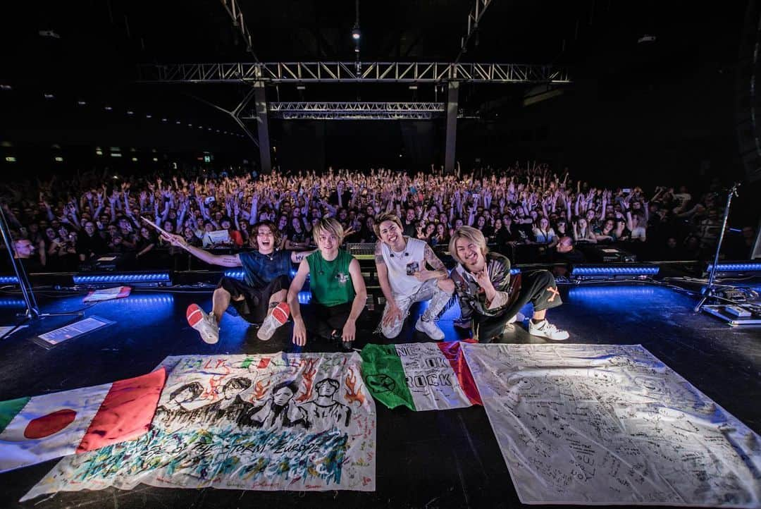 Taka さんのインスタグラム写真 - (Taka Instagram)「Last night was so amazing!!! Thank you 🇮🇹 Italy 🇮🇹 !!! Love you guys!!! @jamiecarterfilms @oneokrockofficial」5月24日 21時59分 - 10969taka