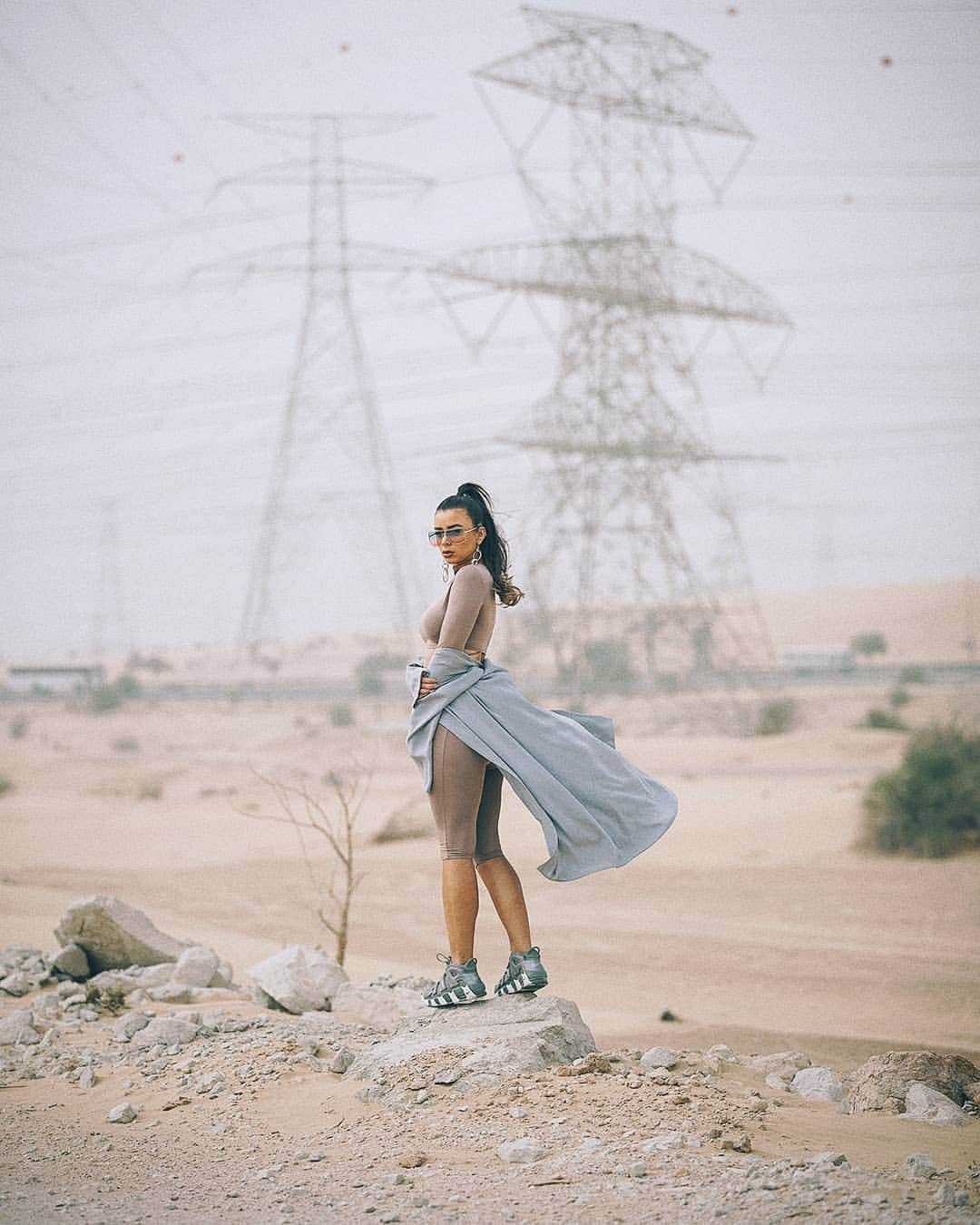 Berlin Tokyoさんのインスタグラム写真 - (Berlin TokyoInstagram)「🐫 Sand storm. . . 💃@s.o.n.y.a.official 💄/👗@theoriginalsimona . 📍#Dubai」5月24日 22時08分 - tokio_kid