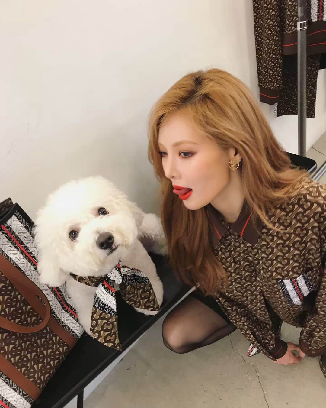 ヒョナ さんのインスタグラム写真 - (ヒョナ Instagram)「#ThomasBurberryMonogram」5月24日 22時01分 - hyunah_aa