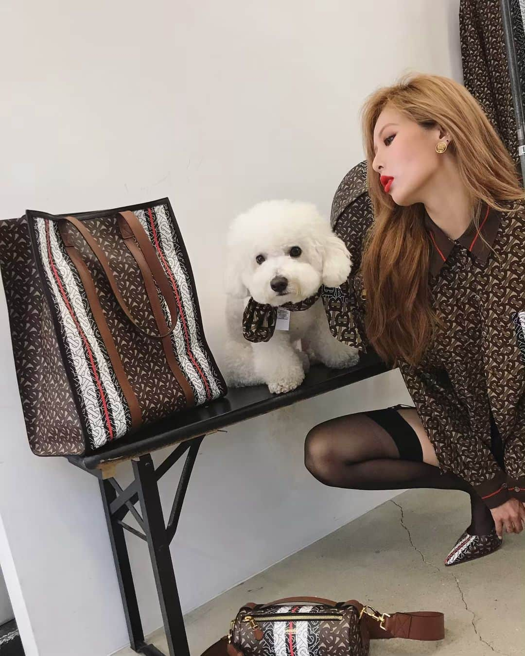 ヒョナ さんのインスタグラム写真 - (ヒョナ Instagram)「#ThomasBurberryMonogram」5月24日 22時01分 - hyunah_aa