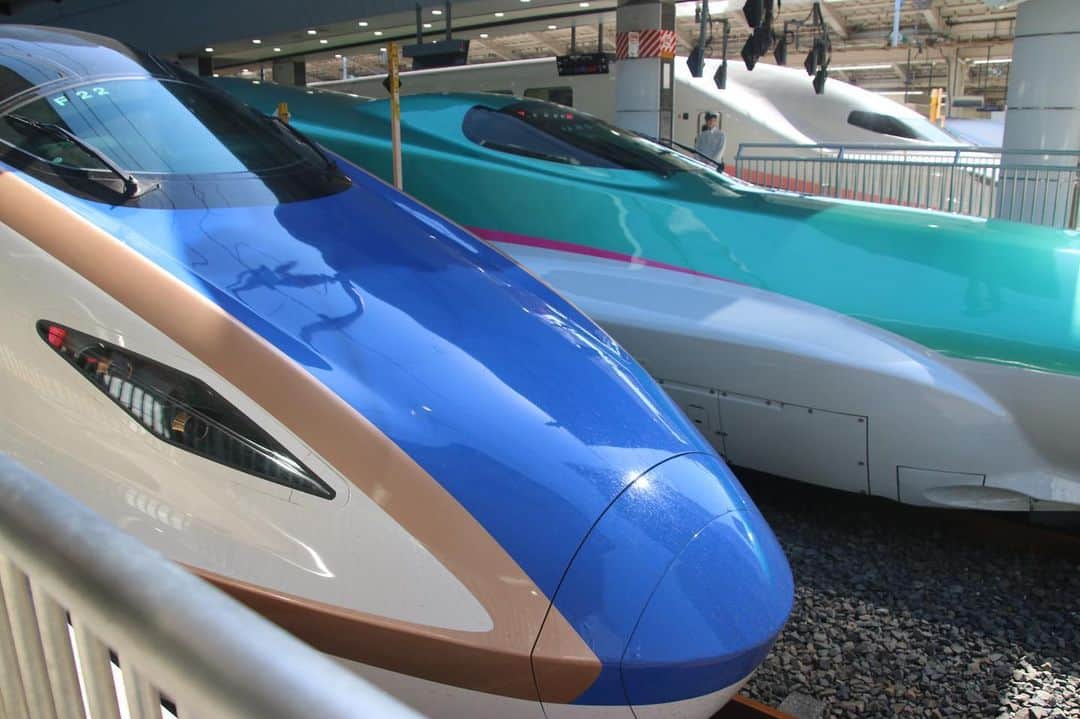 徳永ゆうきさんのインスタグラム写真 - (徳永ゆうきInstagram)「. . JR東の新幹線たち！ . #鉄道写真 #撮り鉄 #鉄道好き #JR東日本 #東京駅 #北陸新幹線 #E7系 #東北新幹線 #E5系 #上越新幹線 #E4系 #並び」5月24日 22時01分 - tokuchan_1113