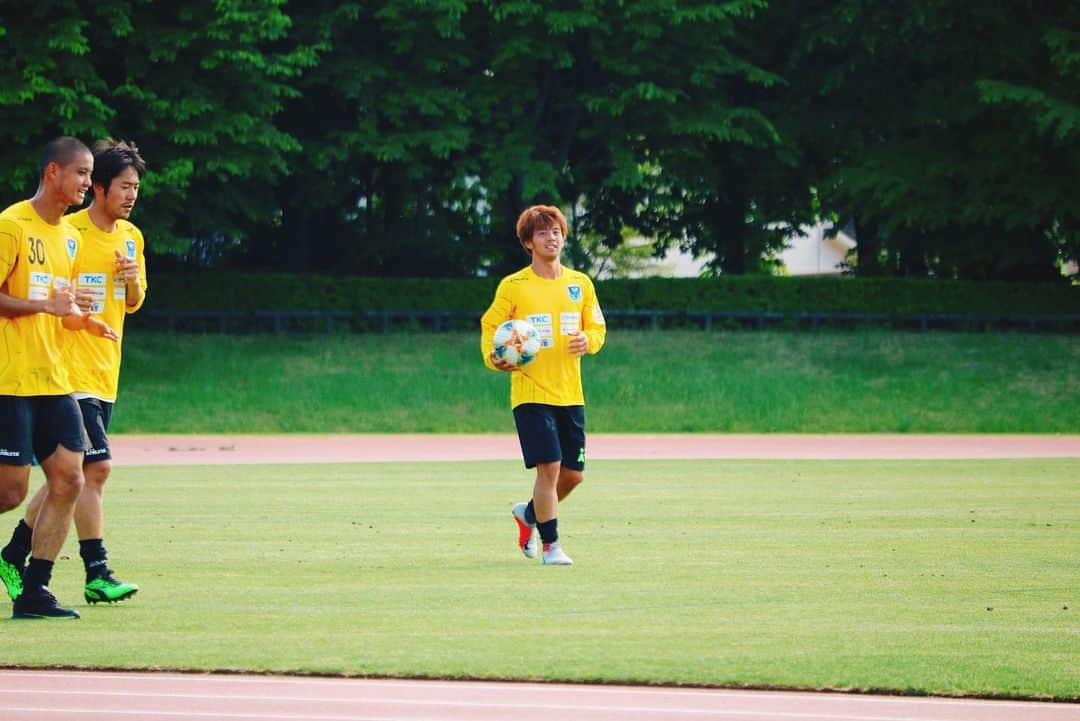 栃木SCさんのインスタグラム写真 - (栃木SCInstagram)「． ＼ #TRAINING ⚽️ 2019.05.24 ／ #浜下瑛 選手と #西谷和希 選手が広報カメラでトレーニング後の様子を撮ってくれていました📷😆✨ ． #栃木SC #tochigisc #jleague #Jリーグ #jリーグ好きな人と繋がりたい #広報カメラ #宇都宮 #河内総合運動公園 #⚽️」5月24日 22時02分 - tochigisc_official