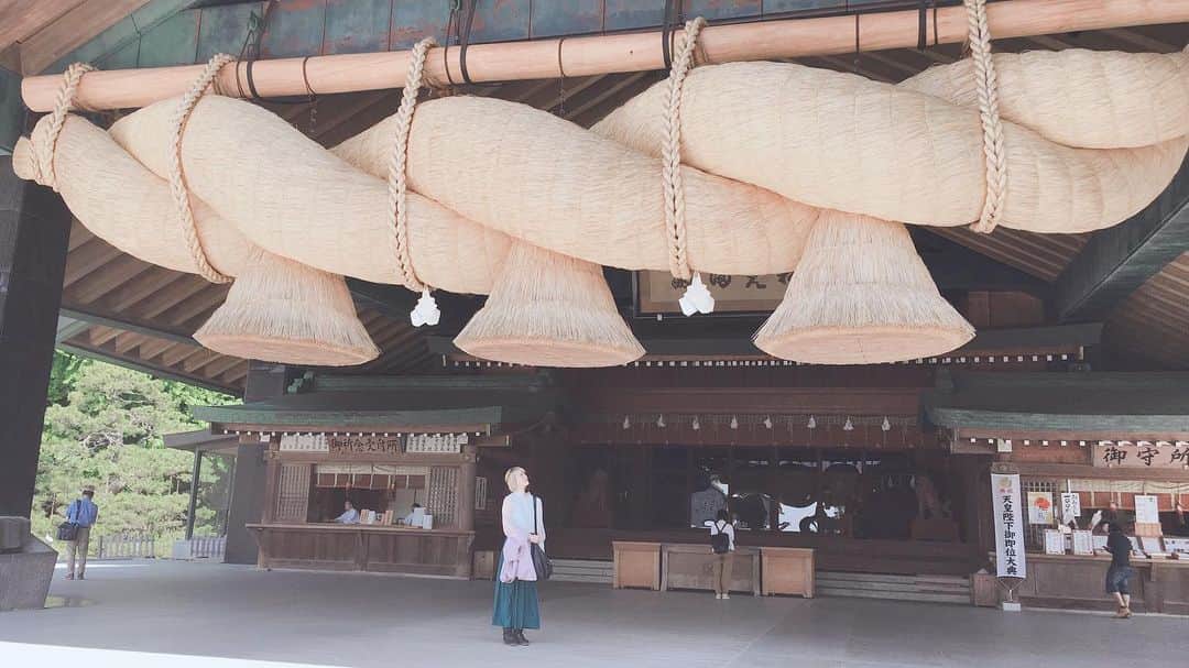 夕香里（ATY）さんのインスタグラム写真 - (夕香里（ATY）Instagram)「出雲大社の大しめ縄 並んでみると本当に大きかった(* ॑꒳ ॑* )  #ATY #夕香里 #出雲大社 #大しめ縄」5月24日 22時04分 - yukari_aty