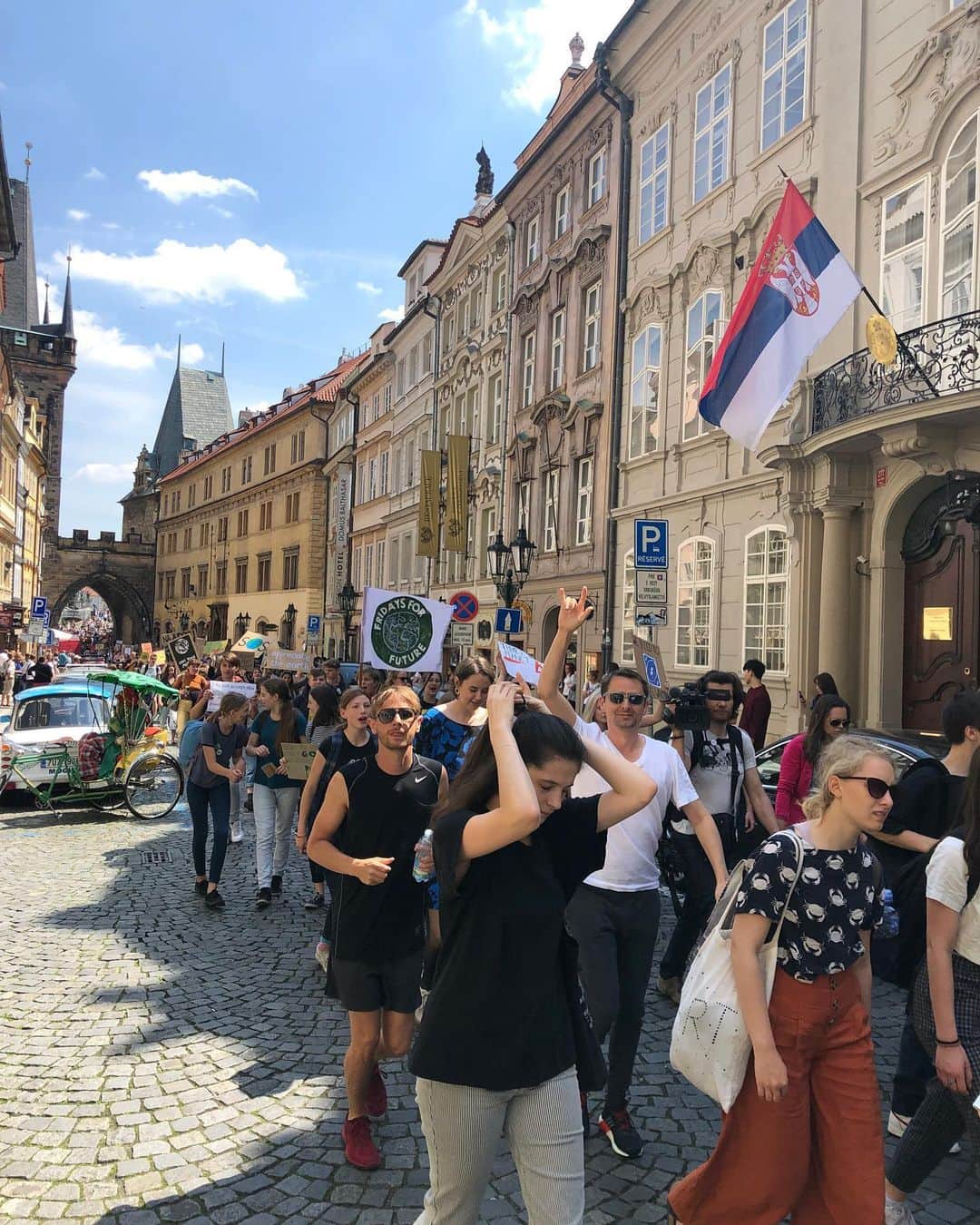MUSEさんのインスタグラム写真 - (MUSEInstagram)「Supporting #FridaysforFuture in Prague.  Amazed and inspired by what this young generation is doing.  #uprising #timeisrunningout」5月24日 22時07分 - muse