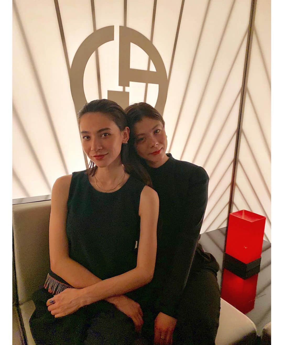 エモン・久瑠美のインスタグラム：「Sisters .  @armani #armani」