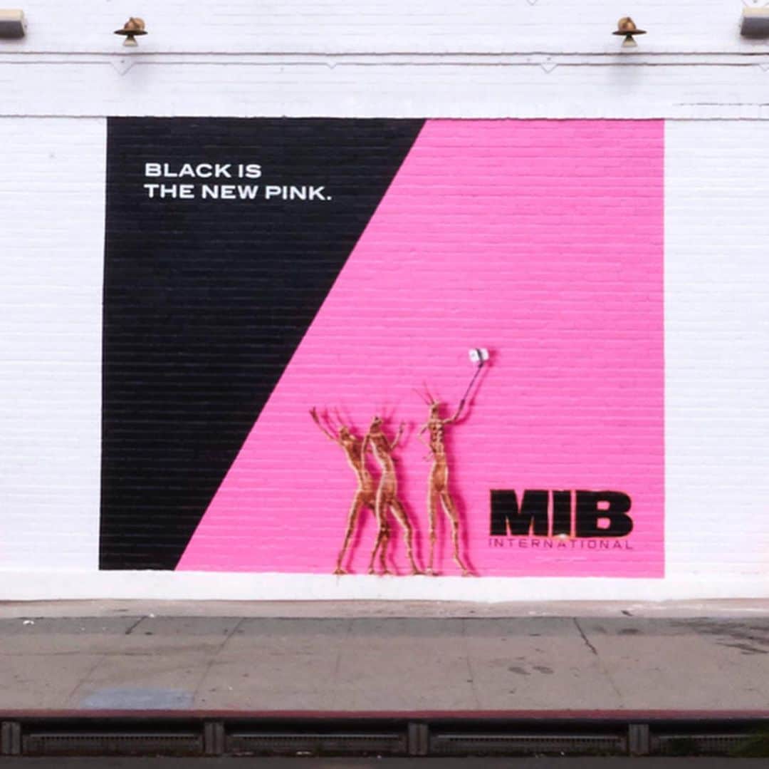 のインスタグラム：「<< Swipe to see #PaulSmithLA’s new @meninblack livery.  Let us know if you’re planning to visit this weekend!  #PaulSmithxMIB #PaulSmith #MIB #blackisthenewpink @blankcanvasla #black #pink」