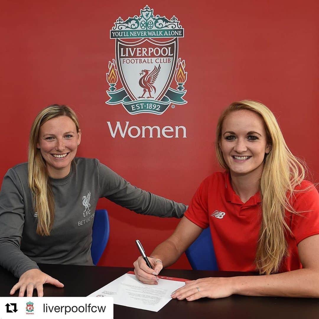 リヴァプールFCさんのインスタグラム写真 - (リヴァプールFCInstagram)「🔴🙌😁 #Repost @liverpoolfcw ・・・ The skipper is here to stay! 🙌 @sophiebradley2 has signed a new contract and committed her future to the Reds. 🔴 🔴 #LFC #LFCWomen」5月24日 22時14分 - liverpoolfc