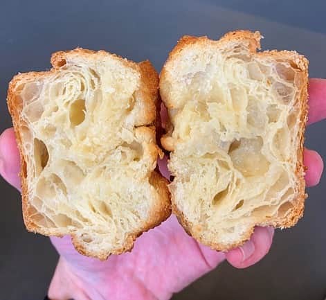 DOMINIQUE ANSEL BAKERYさんのインスタグラム写真 - (DOMINIQUE ANSEL BAKERYInstagram)「Morning cross section test! That DKA 🙌」5月24日 22時14分 - dominiqueansel