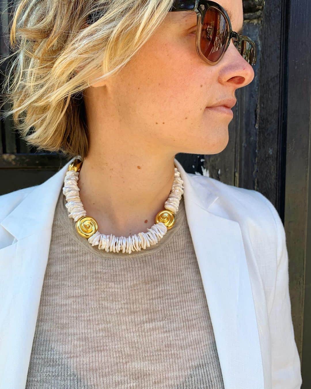 リジー フォルトゥナートさんのインスタグラム写真 - (リジー フォルトゥナートInstagram)「70 degrees. Summer breeze. Yes please 🙌 Also, this necklace! The Aphrodite Collar online at @matchesfashion • #lizziefortunato」5月24日 22時26分 - lfjewels