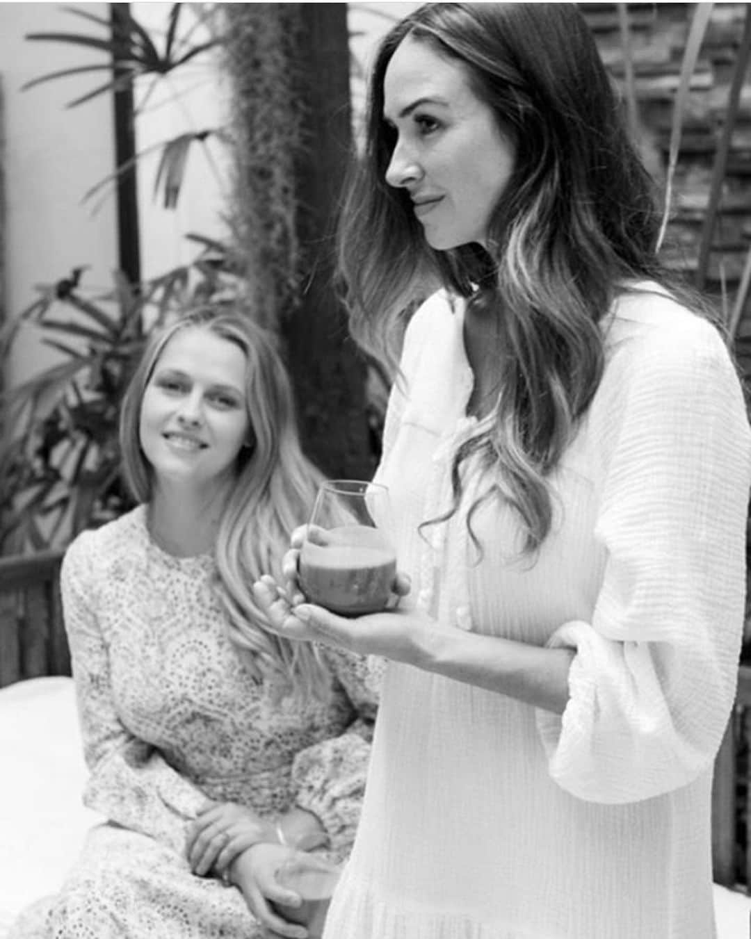 テリーサ・パーマーさんのインスタグラム写真 - (テリーサ・パーマーInstagram)「Loved shooting with my girl @christianeduigan chatting about @lovewell.earth for the amazing @beauticate 💗🙏 styled by @kristinrawson (LOVE LOVE the white dresses by @honour_apparel) shot by @camillaquiddington thanks for including us guys! LINK IN BIO #livewelllovewell #nutritionalsupplements #plantbased」5月24日 22時20分 - teresapalmer