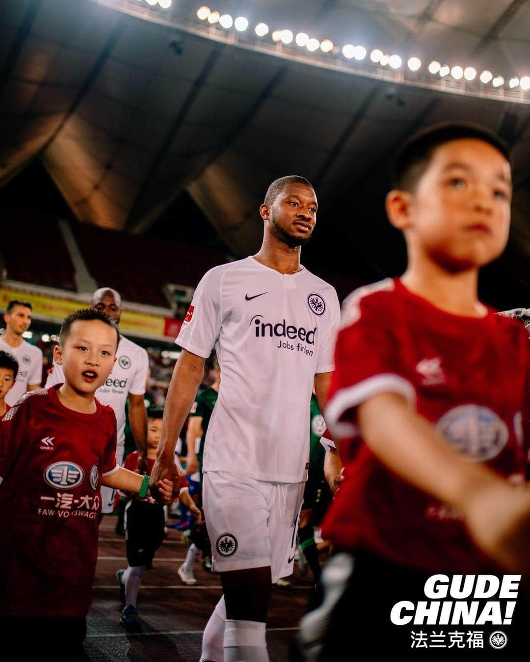 アイントラハト・フランクフルトさんのインスタグラム写真 - (アイントラハト・フランクフルトInstagram)「⚽️👉🇨🇳 • • #GudeChina #bundesliga #china #sge #eintracht #frankfurt #eintrachtfrankfurt」5月24日 22時23分 - eintrachtfrankfurt