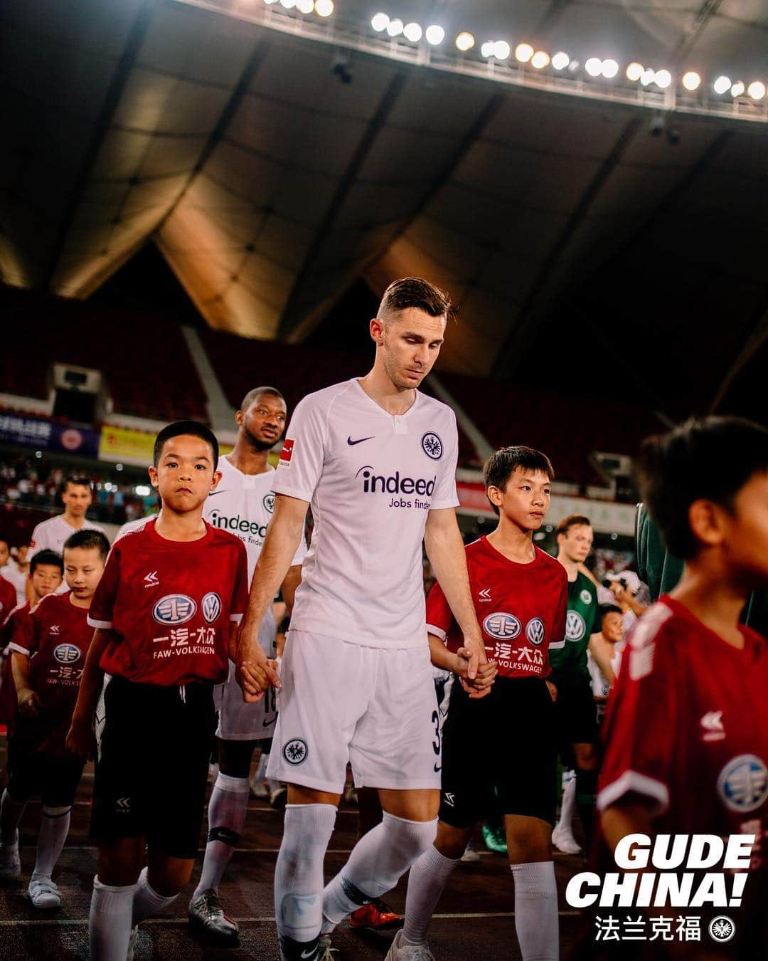 アイントラハト・フランクフルトさんのインスタグラム写真 - (アイントラハト・フランクフルトInstagram)「⚽️👉🇨🇳 • • #GudeChina #bundesliga #china #sge #eintracht #frankfurt #eintrachtfrankfurt」5月24日 22時23分 - eintrachtfrankfurt