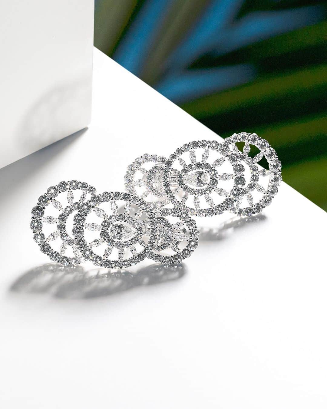 ショパールさんのインスタグラム写真 - (ショパールInstagram)「Revel in delight at the sight of these sumptuous diamond earrings.  #ChopardHauteJoaillerie #Cannes2019 #TheRedCarpetJeweller #ChopardRedCarpetCollection」5月24日 22時27分 - chopard