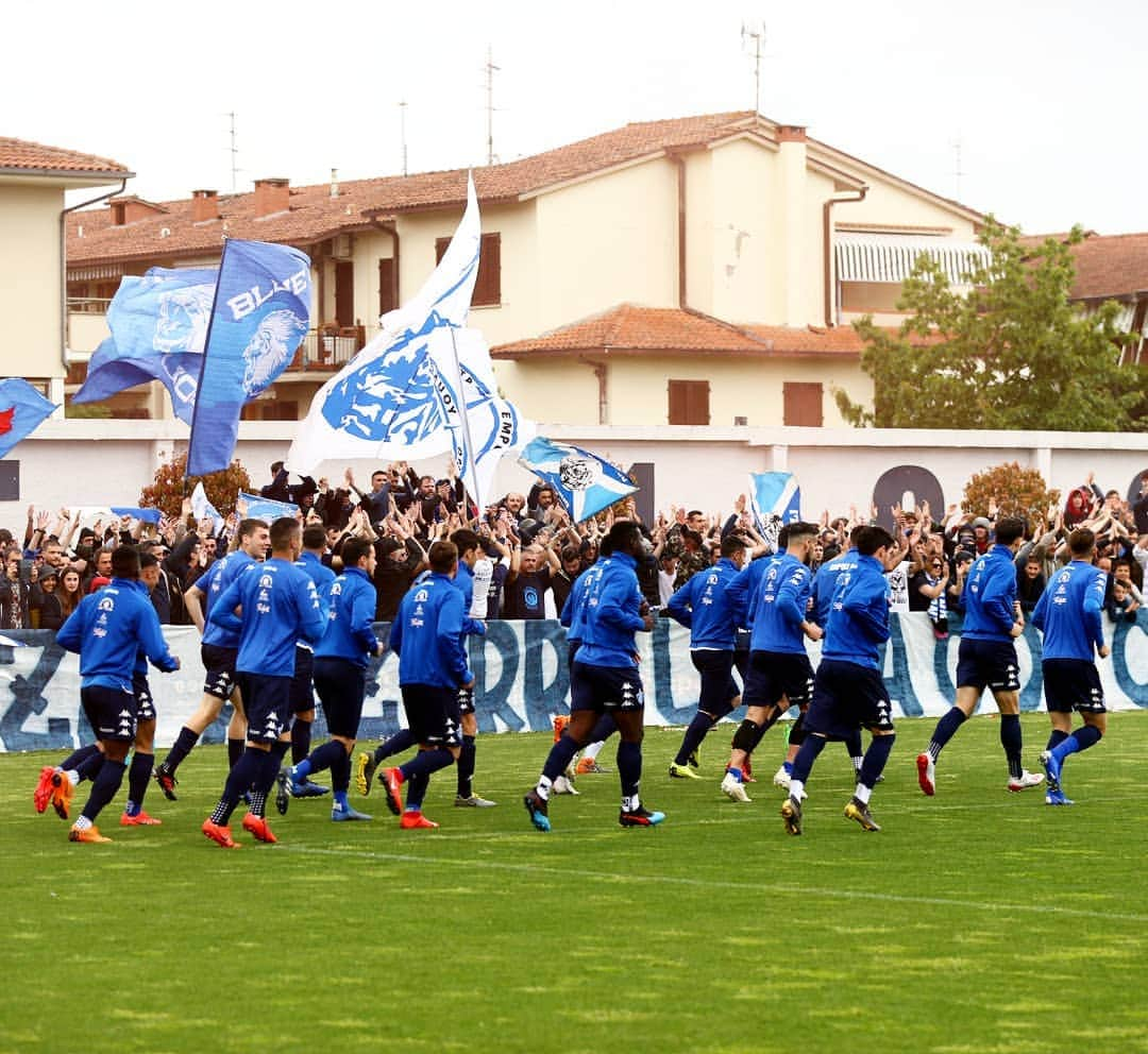 エンポリFCさんのインスタグラム写真 - (エンポリFCInstagram)「Azzurri al lavoro stamani al Sussidiario, domani ultima seduta, APERTA, per prepararsi tutti insieme alla sfida di domenica con l'Inter  #AvantiAzzurro #noicicrediAmo」5月24日 22時36分 - empoli_fc_official