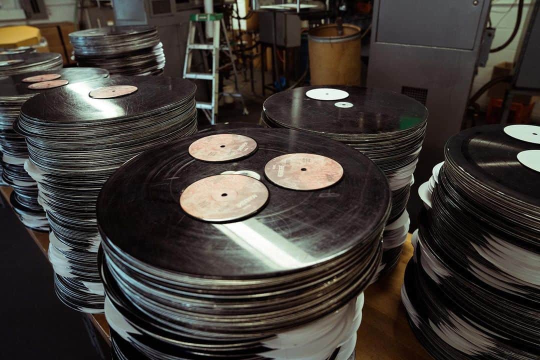 Red Bull Music Academyのインスタグラム：「Inside Detroit’s Archer Record Pressing plant. — 📷 @newyorkcityvibe @redbullradio #recordpressing #vinyl #detroit」
