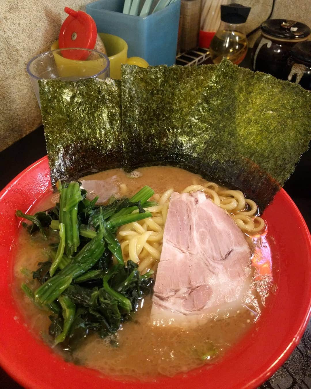 のインスタグラム：「またも店名極秘の家系ラーメン🍜  美味しかった✧  #家系ラーメン」