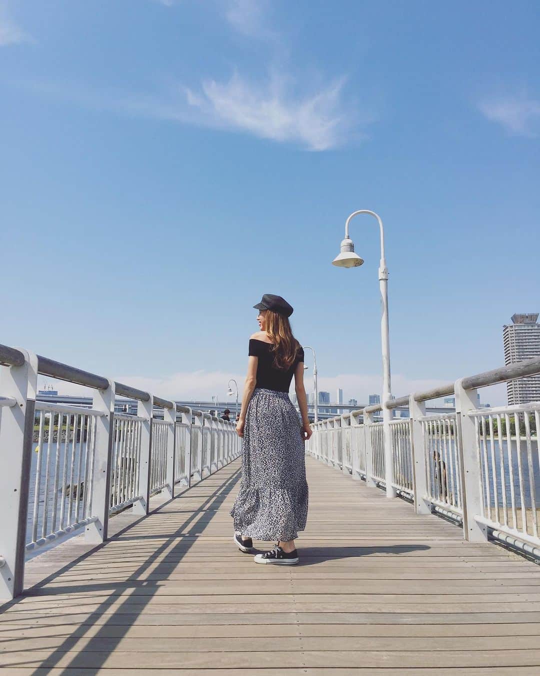 階上実穂さんのインスタグラム写真 - (階上実穂Instagram)「今日は思いのほか暑くてビーサンで行けばよかったと後悔。  あたしの中では夏到来♡ ビーサン生活が始まります🤘🌈 明日は早起きなのでgn💤」5月24日 22時54分 - miho_ishigami