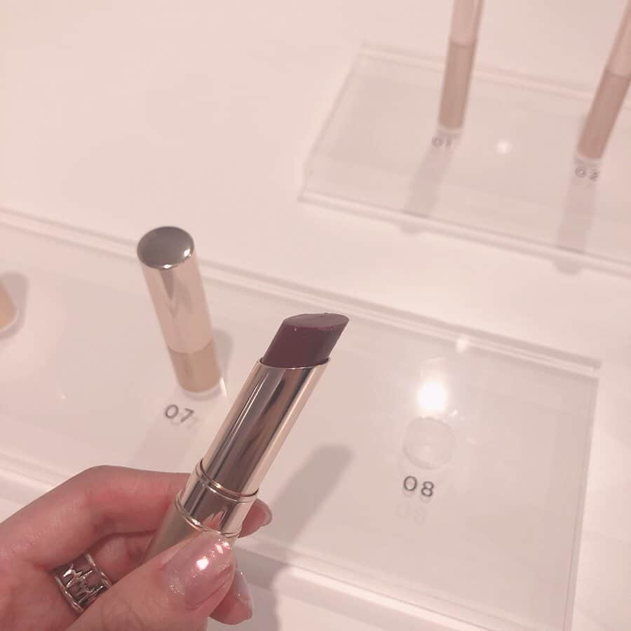 中村里砂さんのインスタグラム写真 - (中村里砂Instagram)「@opera_cosmetics がリニューアルして、本日発売☁️ . 一足先に昨日、新製品を体験してきました。 オペラのリップはツヤと発色のバランスが良くて使いやすい！ . 限定だったバーガンディが定番として復活したよ。うれしい‥ . #operacosmetics #new_opera #PR」5月24日 22時56分 - risa_doll_