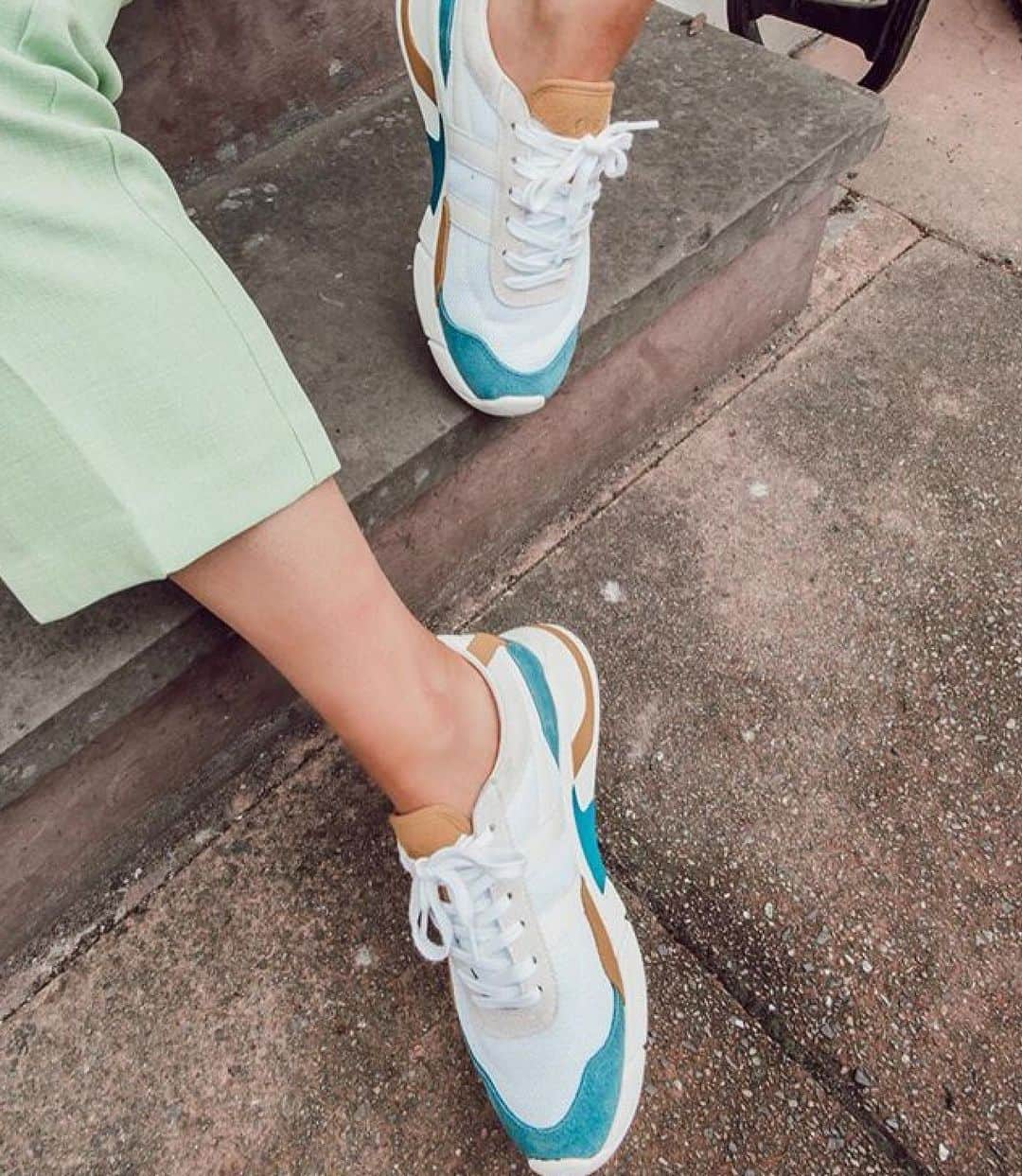 ゴーラさんのインスタグラム写真 - (ゴーラInstagram)「Up, close and personal with the Eclipse trainer 👌🏽🔥📸: @indiaamoon #golaclassics #bloggerstyle #styleinspo」5月24日 22時59分 - golaclassics