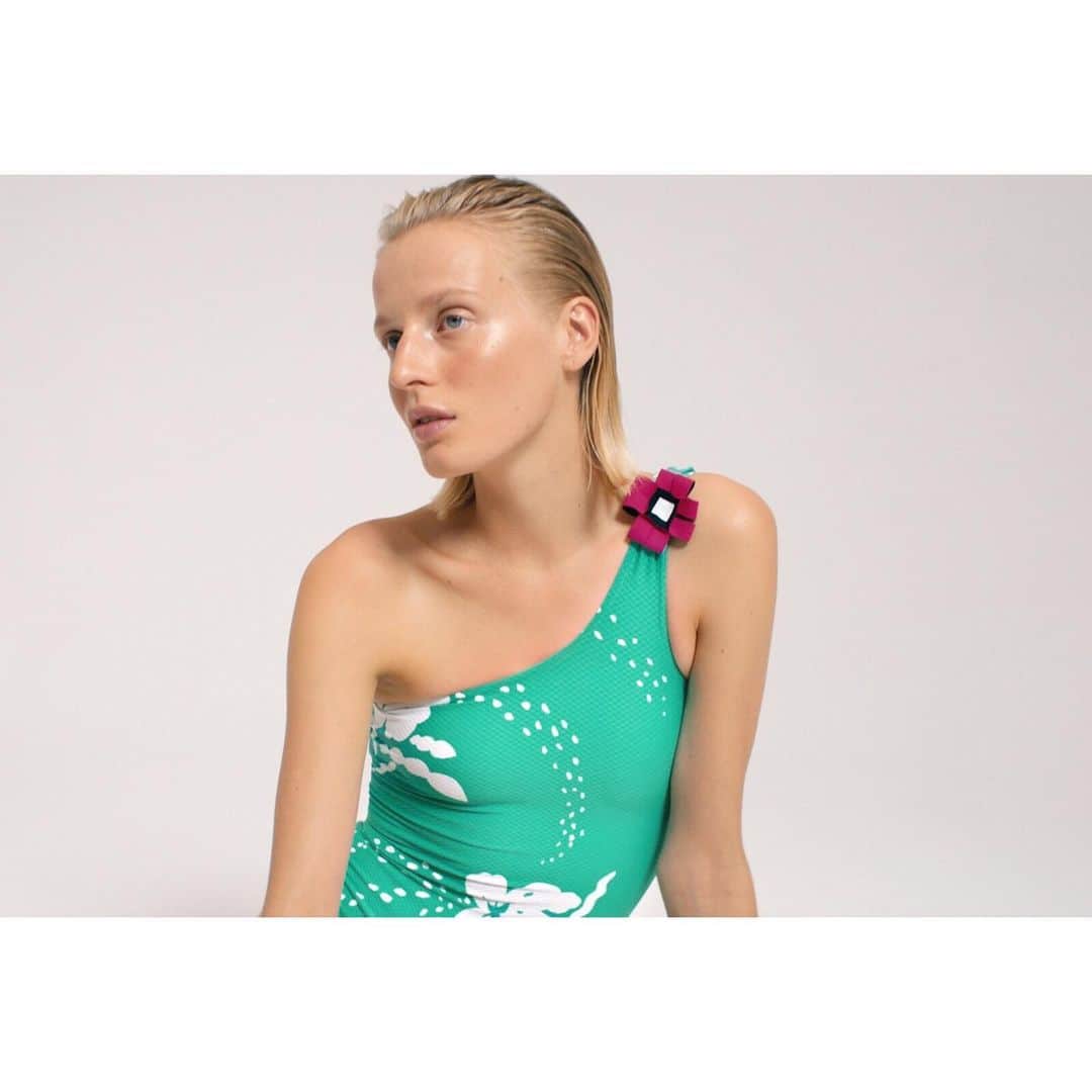 レジャビーのインスタグラム：「Some refreshing colours as fruit cocktails with a tutti frutti side. Discover our swimwear collection. —— Des couleurs rafraîchissantes comme des cocktails de fruits... un côté tutti frutti. Découvrez notre collection bain. #maisonlejaby #maillotdebain #bain #pe19 #ss19 #ete #plage #vacances @eulaliejuster @ioburgard」