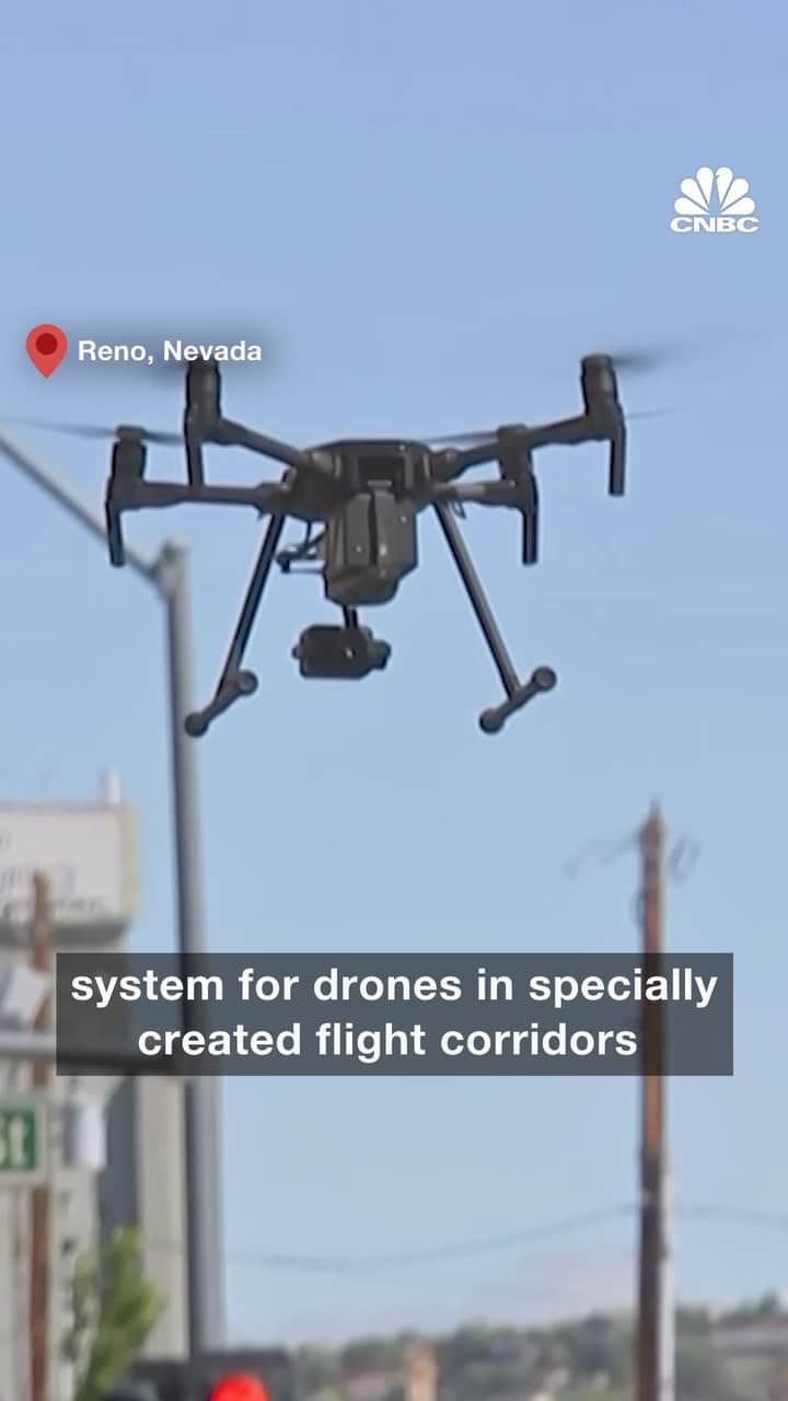 のインスタグラム：「NASA is testing its drone traffic control system in Reno, Nevada in a new push to bring package delivery, emergency medicine and more. The system would help drones communicate with each other to navigate cities and neighborhoods, and will be tested in Reno through July 2019.  #NASA #drones #drone #traffic #medicine #delivery #packages #reno #nevada #tech #technology #aerospace #space #flying #fly #cnbc」