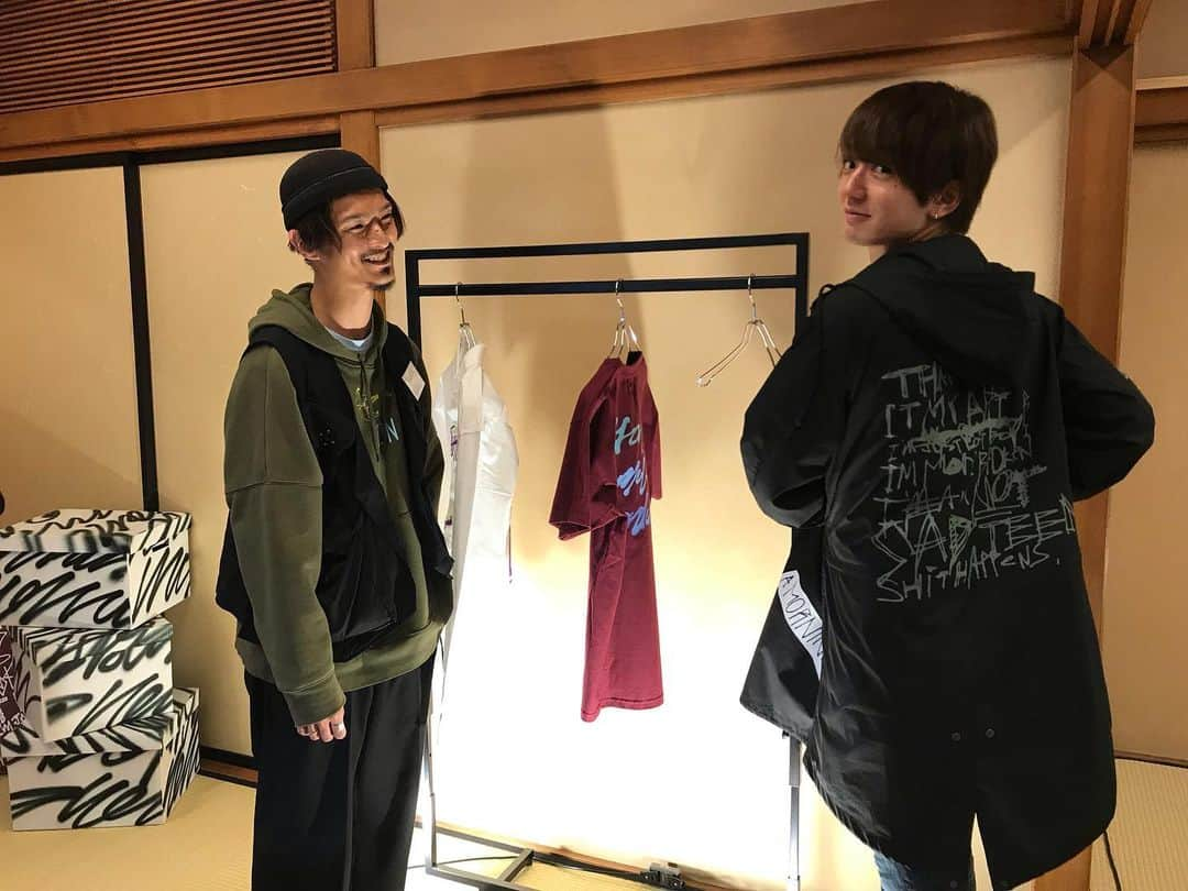 大倉士門さんのインスタグラム写真 - (大倉士門Instagram)「昨日、junredの展示会に行ってきました！最近何かと着てるJUNREDさん。妹と行ってきやした！🙆‍♂️今年の秋冬が楽しみです。 #秋の密会  #junred」5月24日 23時00分 - shimonsmile