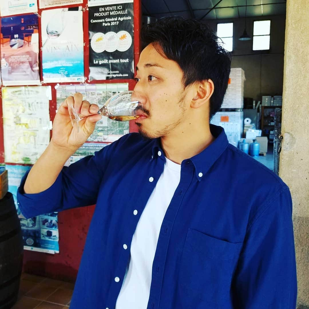 志賀光明さんのインスタグラム写真 - (志賀光明Instagram)「. . ついこの前 フランス🇫🇷といえば wine🍷でしょ！ということで 1日に3つのシャトーをまわって 試飲してきた！ . #wine #france #ワイン #ワイン好き  #赤ワイン は重たいのが好き #白ワイン は辛口が好き #ロゼ はいまいちわからなかった笑」5月24日 23時09分 - shiga.m0916