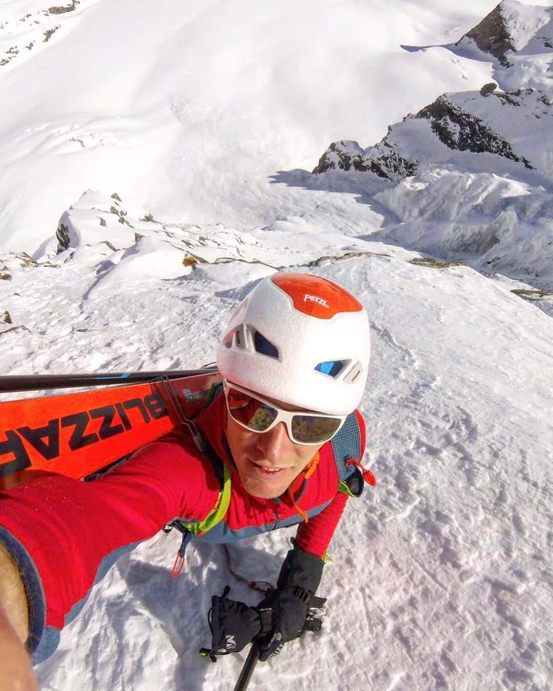 ミレーさんのインスタグラム写真 - (ミレーInstagram)「Looking for some fresh air?  #MilletRiseUp #mountaineering #alpinisme #alpinism #alpinismo #mountains #alps #mountainequipment #solomountaineering」5月24日 23時10分 - millet_mountain