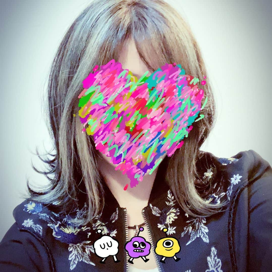 知念紗耶のインスタグラム：「New hair ♡ #ハイライト #インナーカラー #カラーリング」