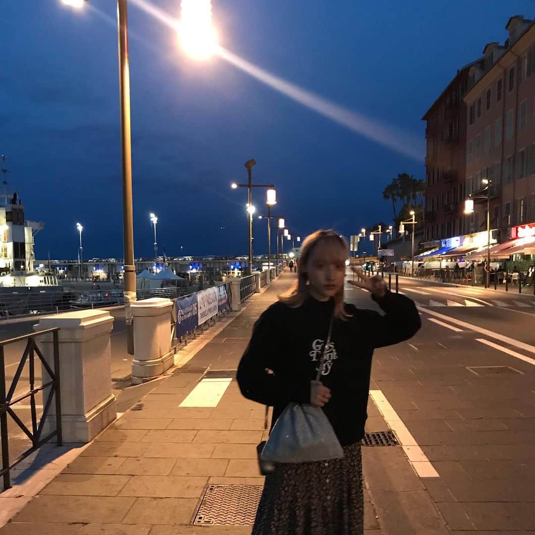 ハンナ・チャンのインスタグラム：「青い夜💙」